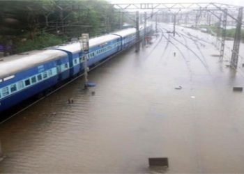 पटना में पटरी पर चढा पानी, दरभंगा-समस्तीपुर रेलखंड बंद