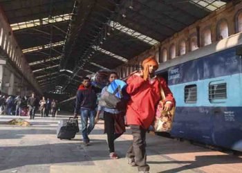 तीन लाख कर्मचारियों की छटनी करने वाला है रेलवे