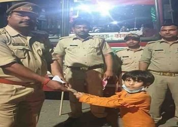 बच्ची नें कोरोना मरीज के लिये गुल्ल क तोड़कर दिये 4500 रूपये : कहा गरीबों को खाना खिला देना