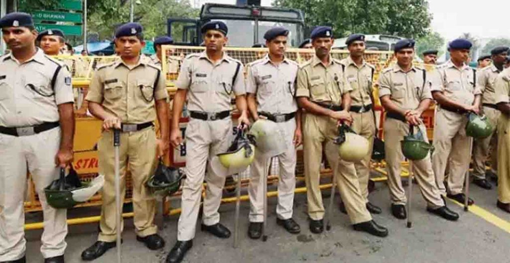 Bihar Police Phone par nahi kar sakegi Bat, Duty par Phone kiya to jaygi naukri, Bihar police par sarkar sakht, Bihar police ko no mobile, Bihar police, Bihar khabar, Bihar hindi news, Bihar lettest news, Bihar hindi news, Bihar update,