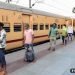 रेलवे खुली गयी पोल : भूखे-प्यासे ही कोटा से बरौनी पहुंचे छात्र, मम्मी-पापा को देख रो पड़े